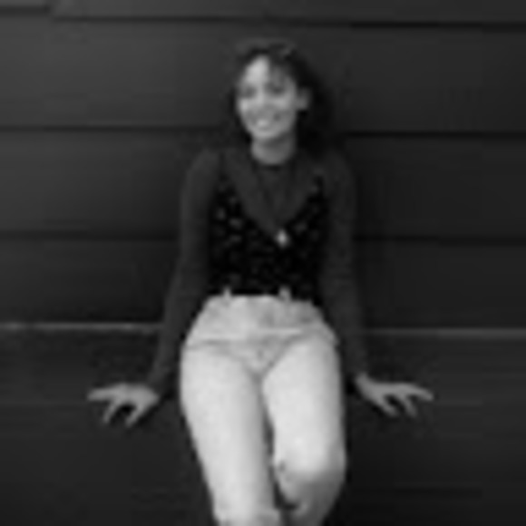 Meet your Posher, Nadia - Picture 1 of 1